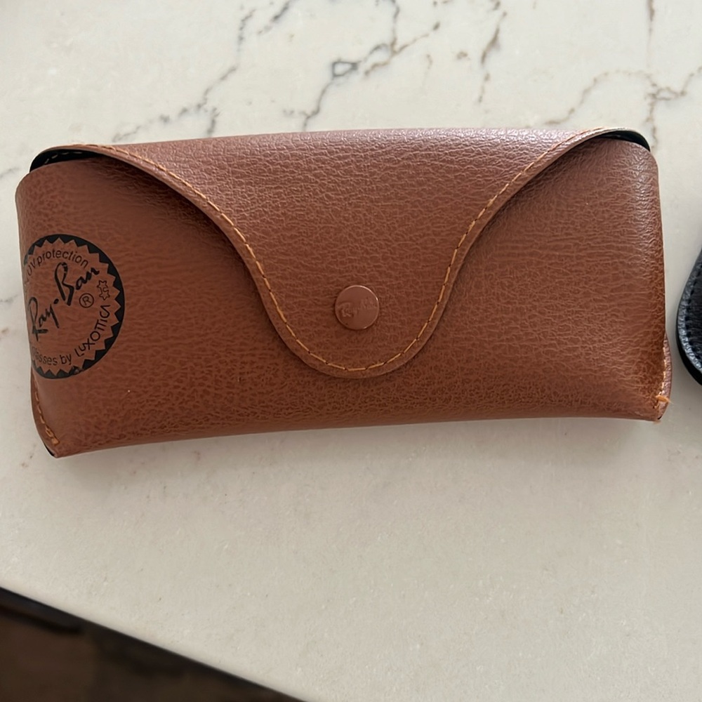 Ray ban case 10$
